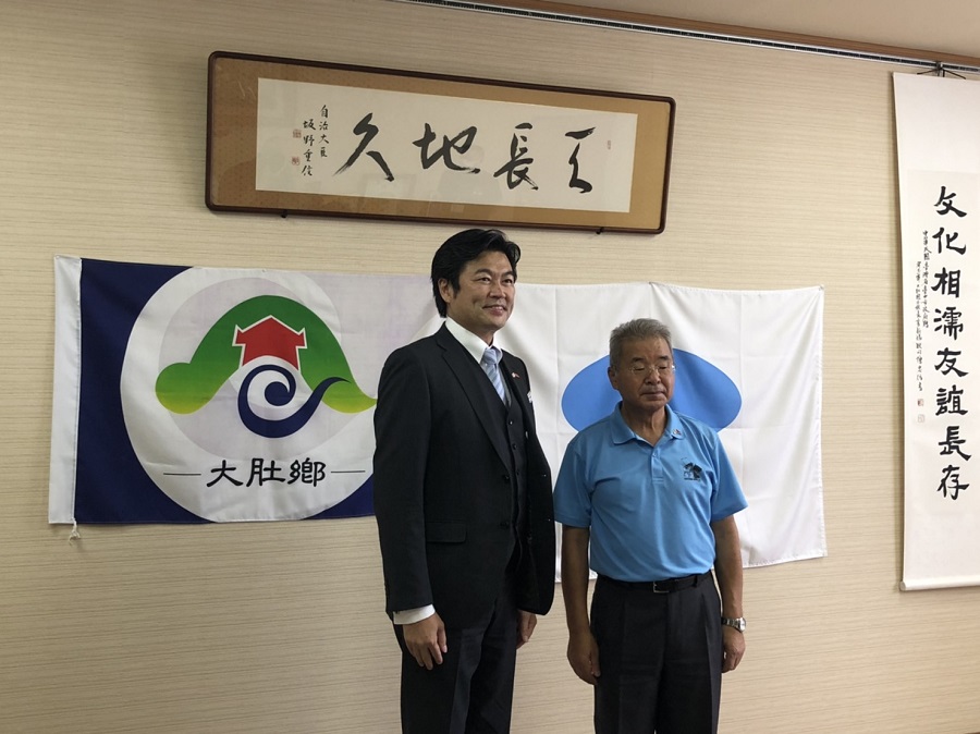 李処長（左）、松本町長（右）