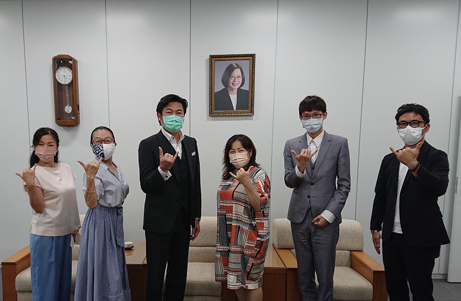 (左より）田附美佐子氏、古谷裕子氏、李処長、河村容子氏、呉課長、大島健氏 
