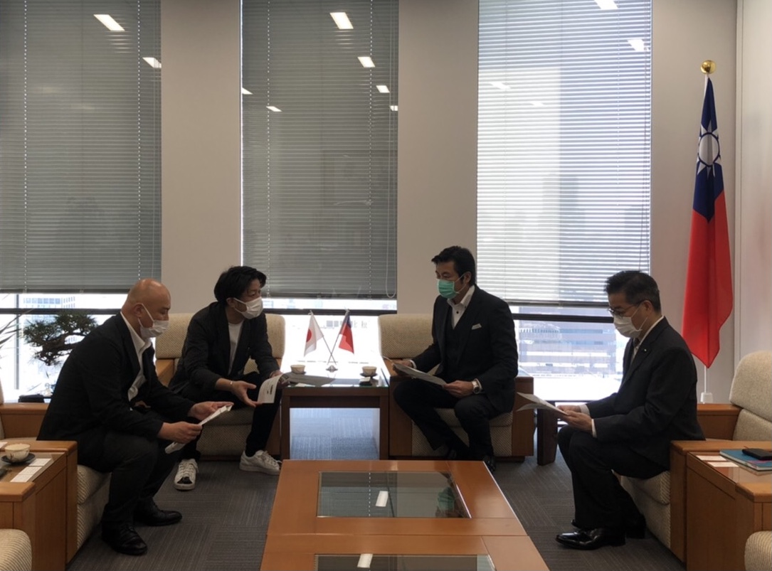 （左より）宇治課長、岡田部長、李処長、林部長 