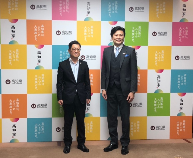 李処長（右）、濱田知事（左）