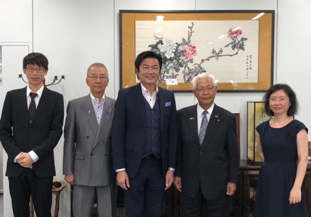 （左より）呉課長、辻井副会長、李処長、永野前会長、李課長 