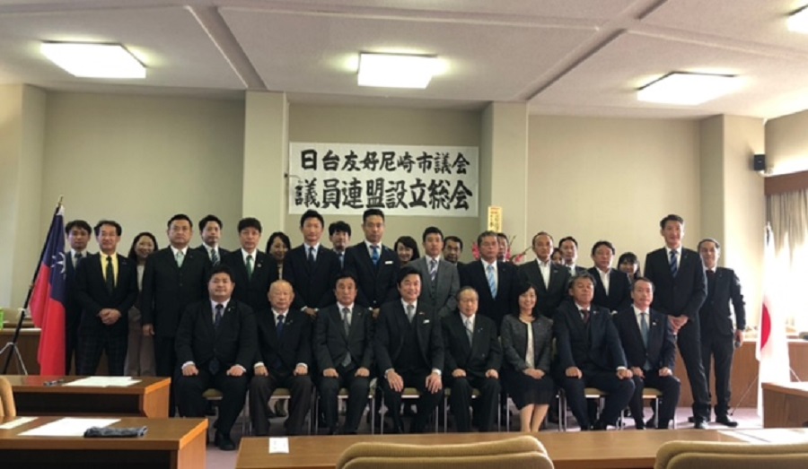 李処長（前列左四）、波多会長（前列右四）、稲村市長（前列右三）、安達会長（前列左三）と参加者の皆様