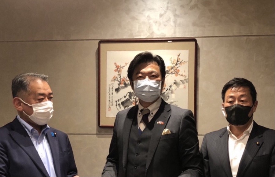（左より）水ノ上議員、李処長、池田議員 
