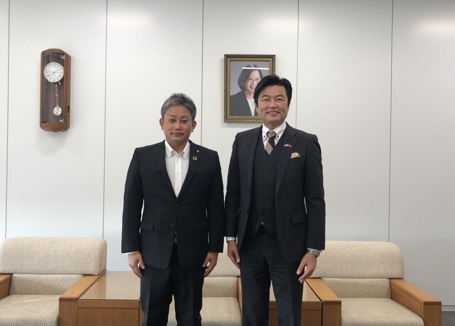 山入市長(左)、李処長(右) 