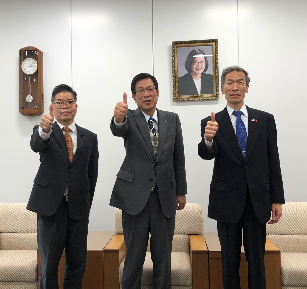 （左より）林部長、藤原市長、向処長