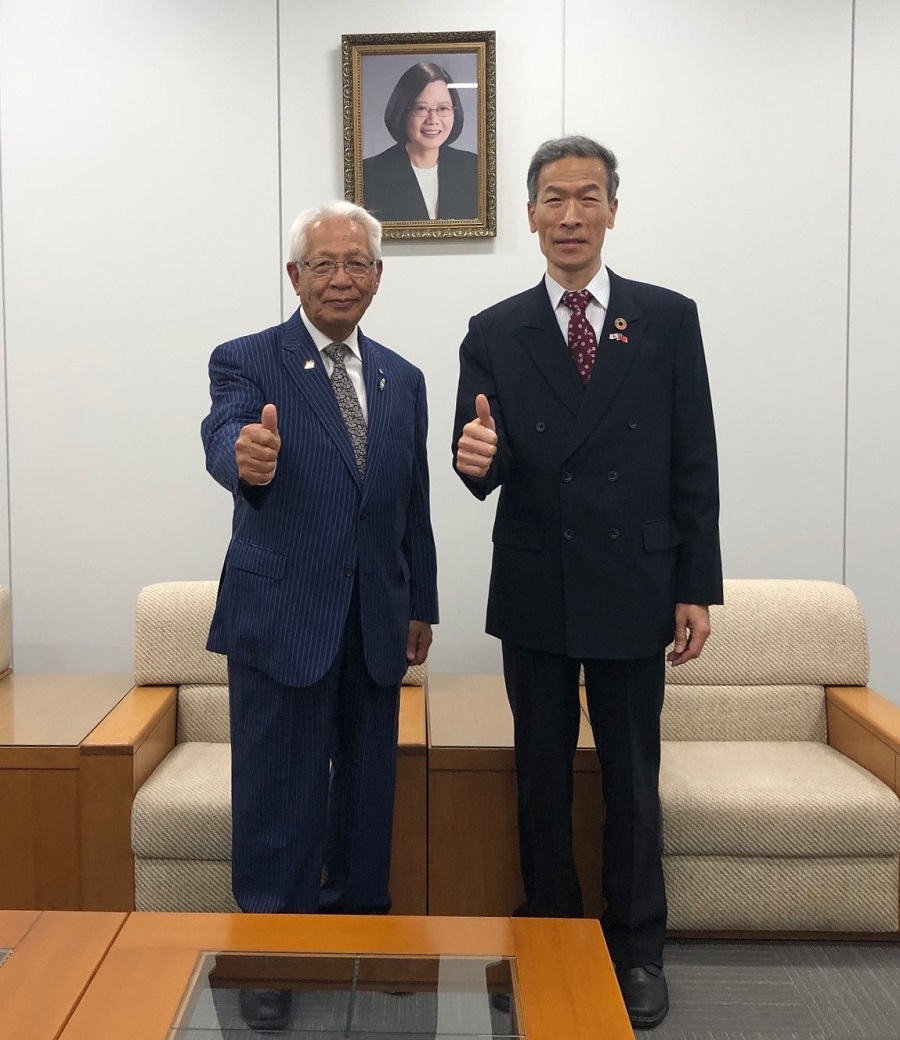 向処長（右）、永野前会長（左）
