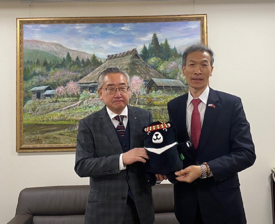 向処長（右）、吉岡社長（左）