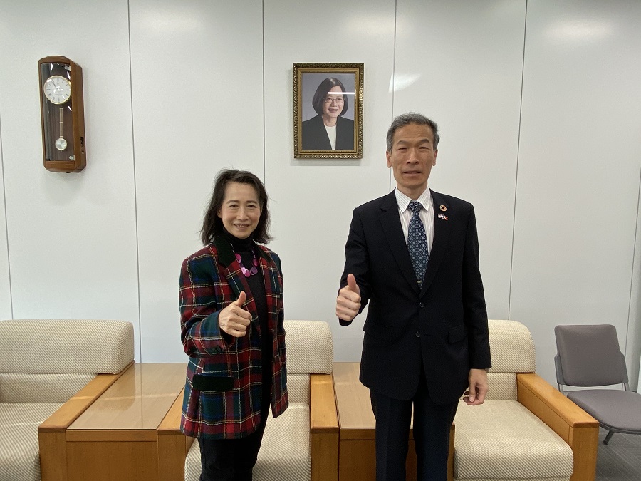 向明徳処長(右)、伊藤みどり会長(左)