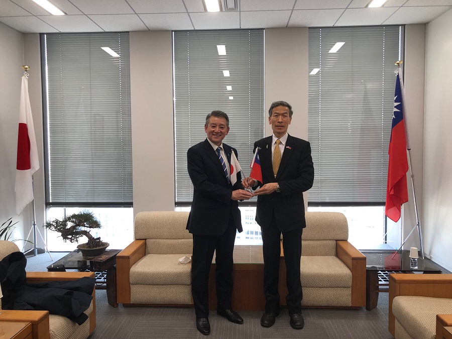 黒川議員（左）、向処長（右）