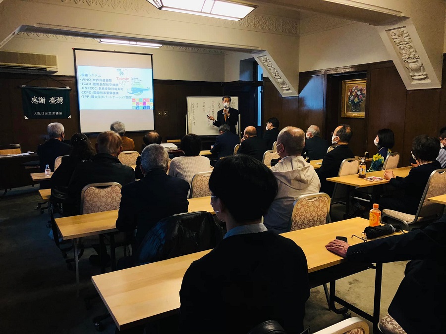 基調講演を行う向処長