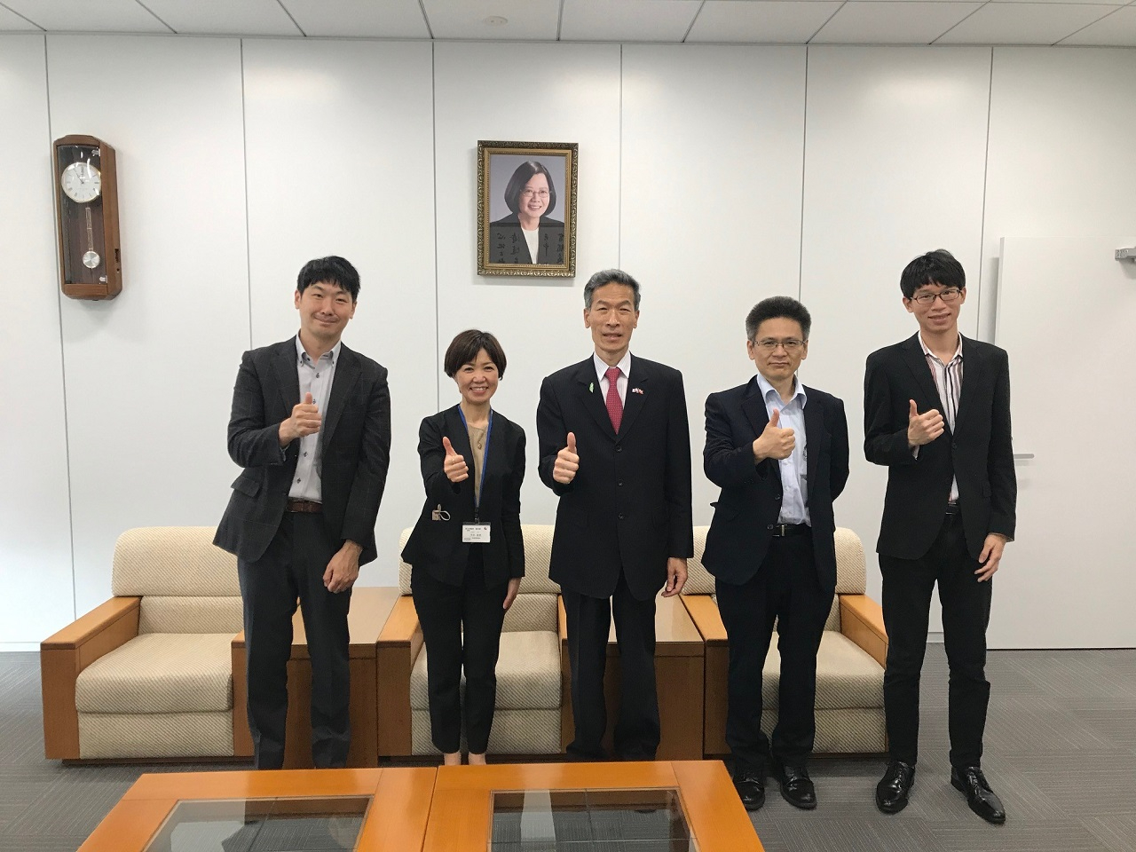 左より:瀨藤主任、下村参事、向処長、羽田次長、吳課長