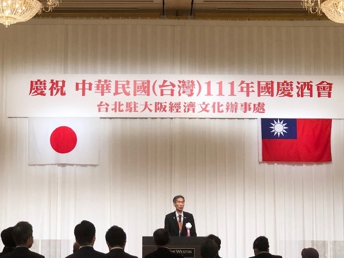 挨拶する向処長