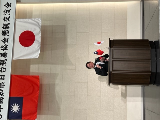 挨拶する洪処長