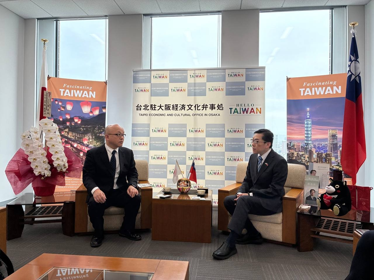 范処長は木本所長による表敬訪問を受け、自治体と台日交流などについて意見交換を行った。