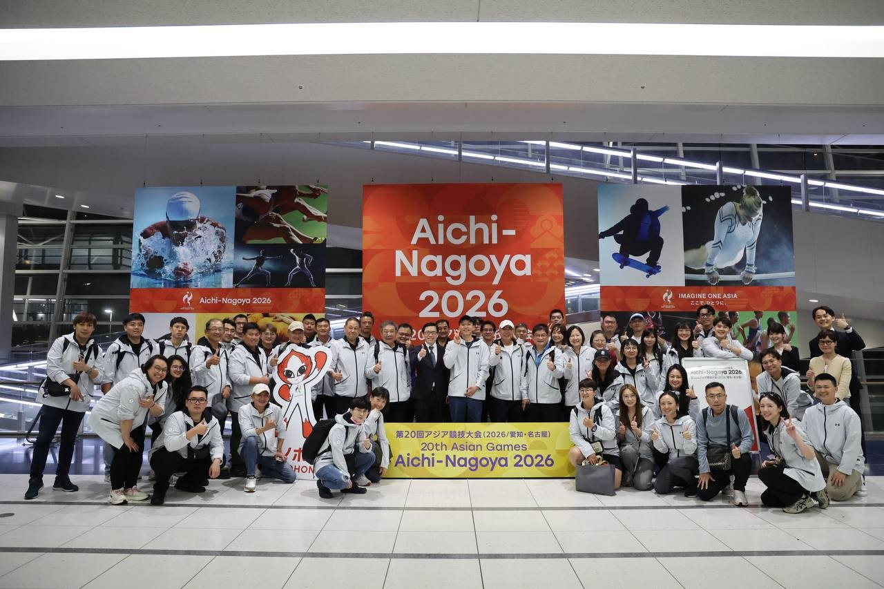 駐大阪弁事処范処長と運動部李洋部長(大臣)一行による記念撮影