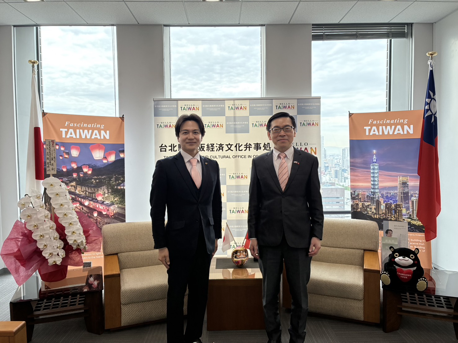 光井市長(左)と范処長(右)