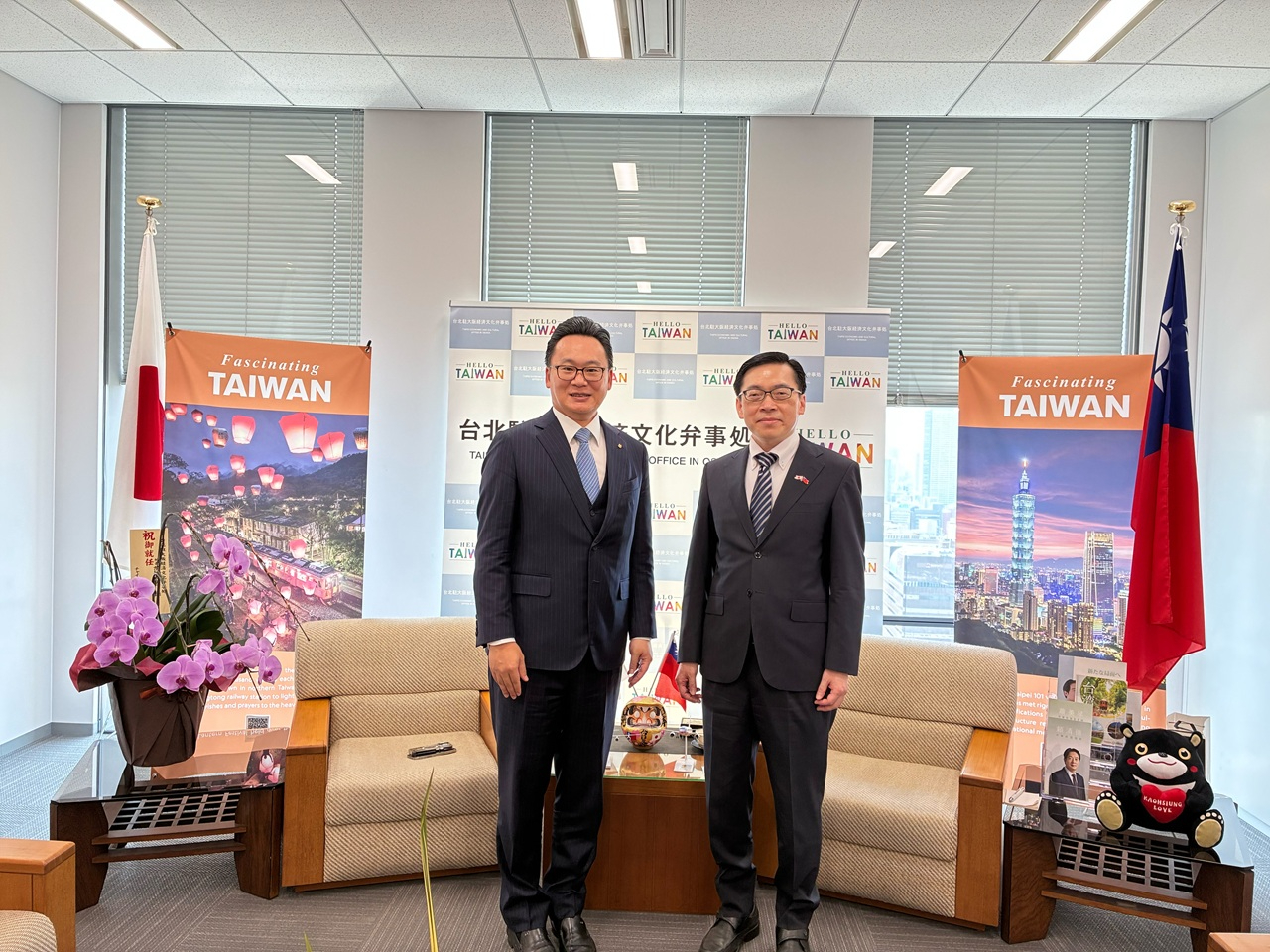 陳漢銘･取締役社長(左)と范振國・処長(右)