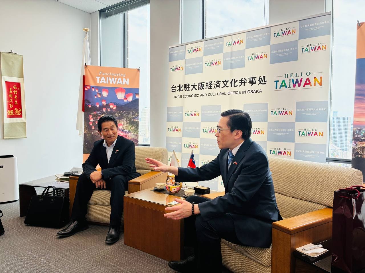 范処長と鈴木会長は台日交流などについて意見交換を行った