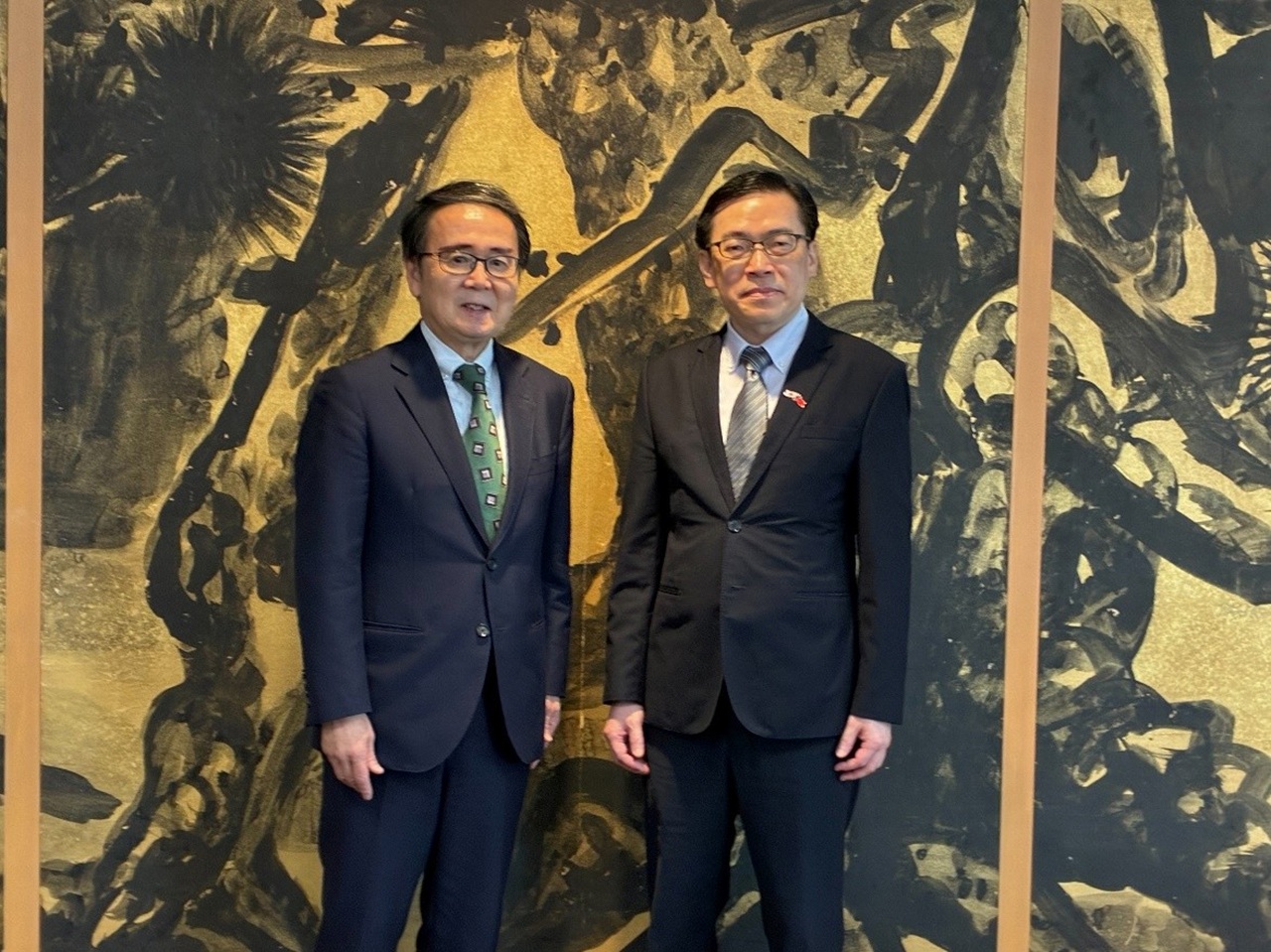 范処長(右)と池田知事(左)