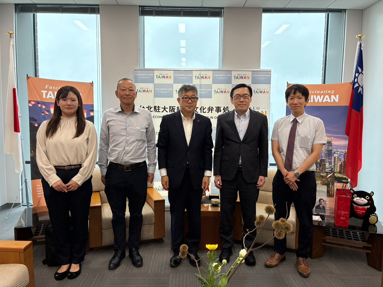 左より：小幡主幹、小林次長、笠尾部長、范処長、沈課長