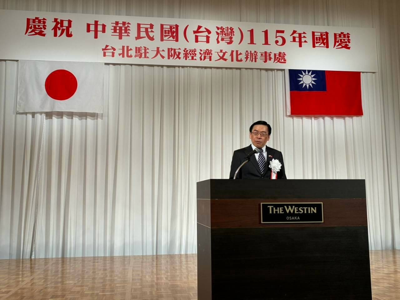 挨拶する范処長