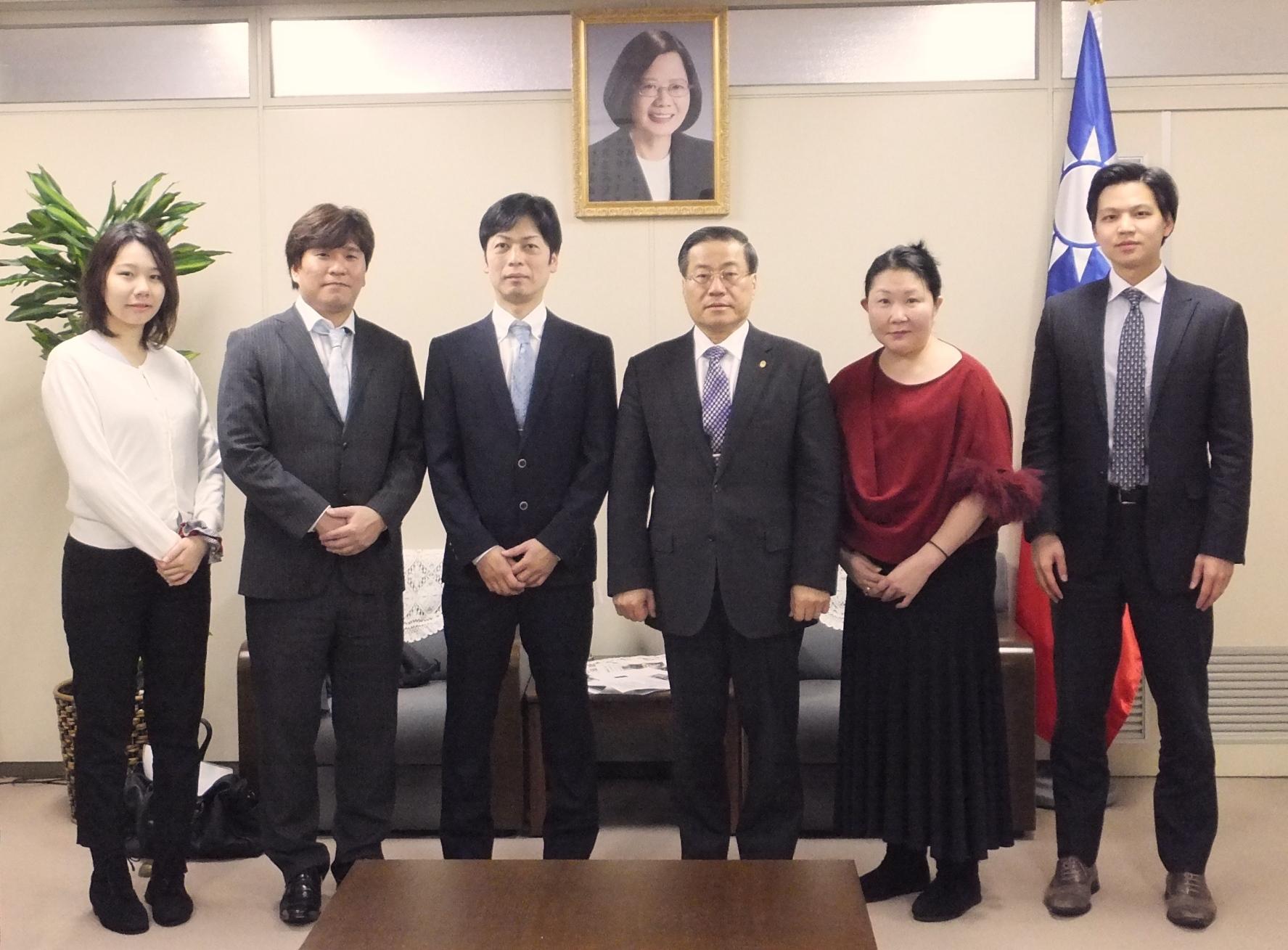 添田宏高會長(左3)、陳處長(左4)