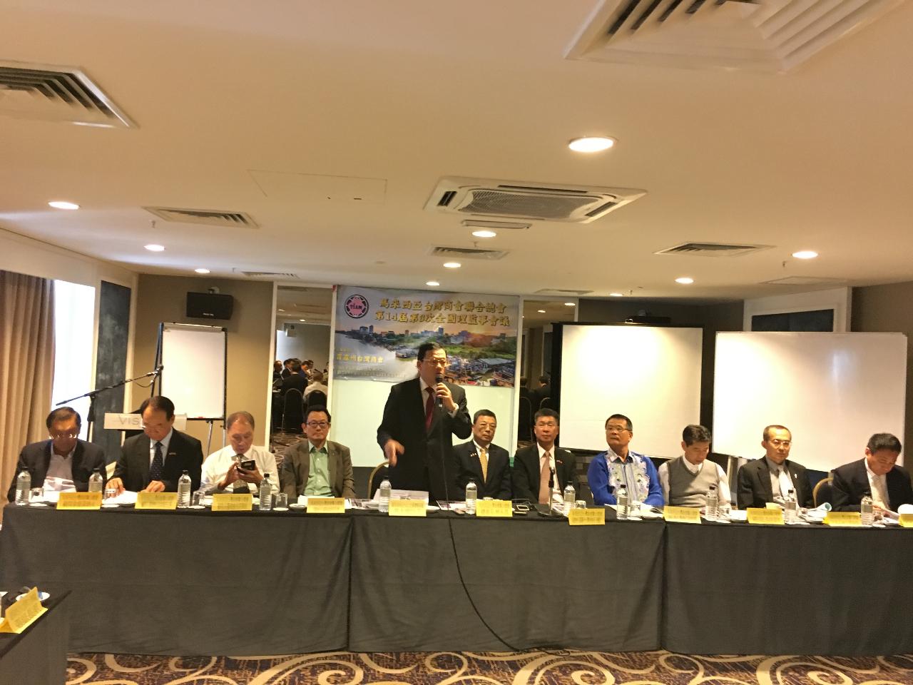 章大使計平(左5)參加馬來西亞臺灣商會聯合總會第14屆全國理監事第3次會議開幕典禮。