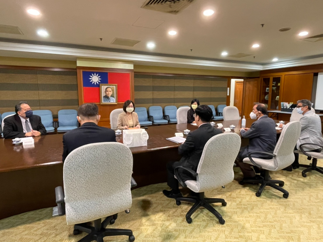 洪大使慧珠會晤馬來西亞留臺校友會聯合總會總會長及幹部