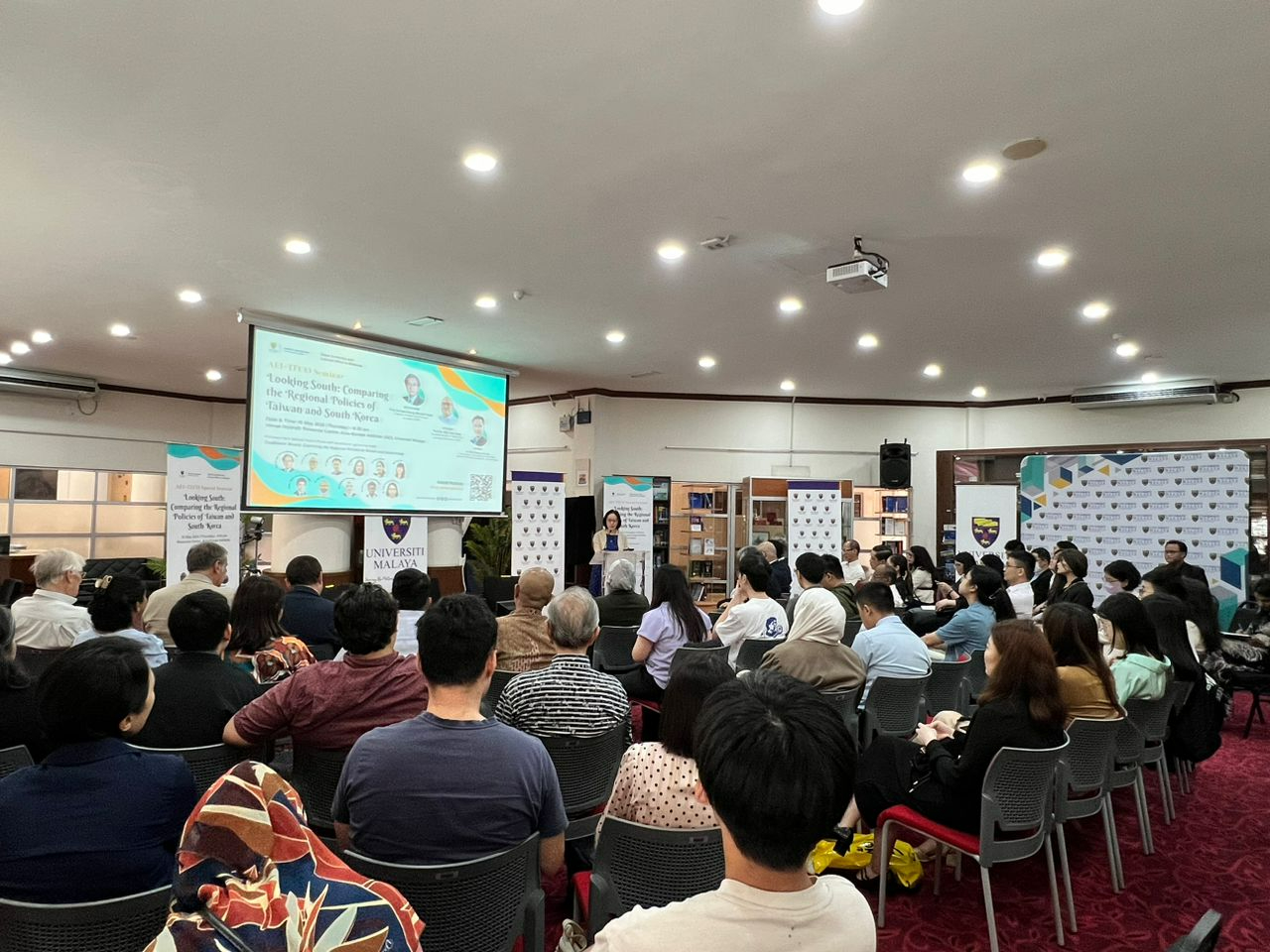 「凝視南方：台灣與韓國區域政策之比較」(Looking South: Comparing the Regional Policies of Taiwan and South Korea)研討會進行現場。