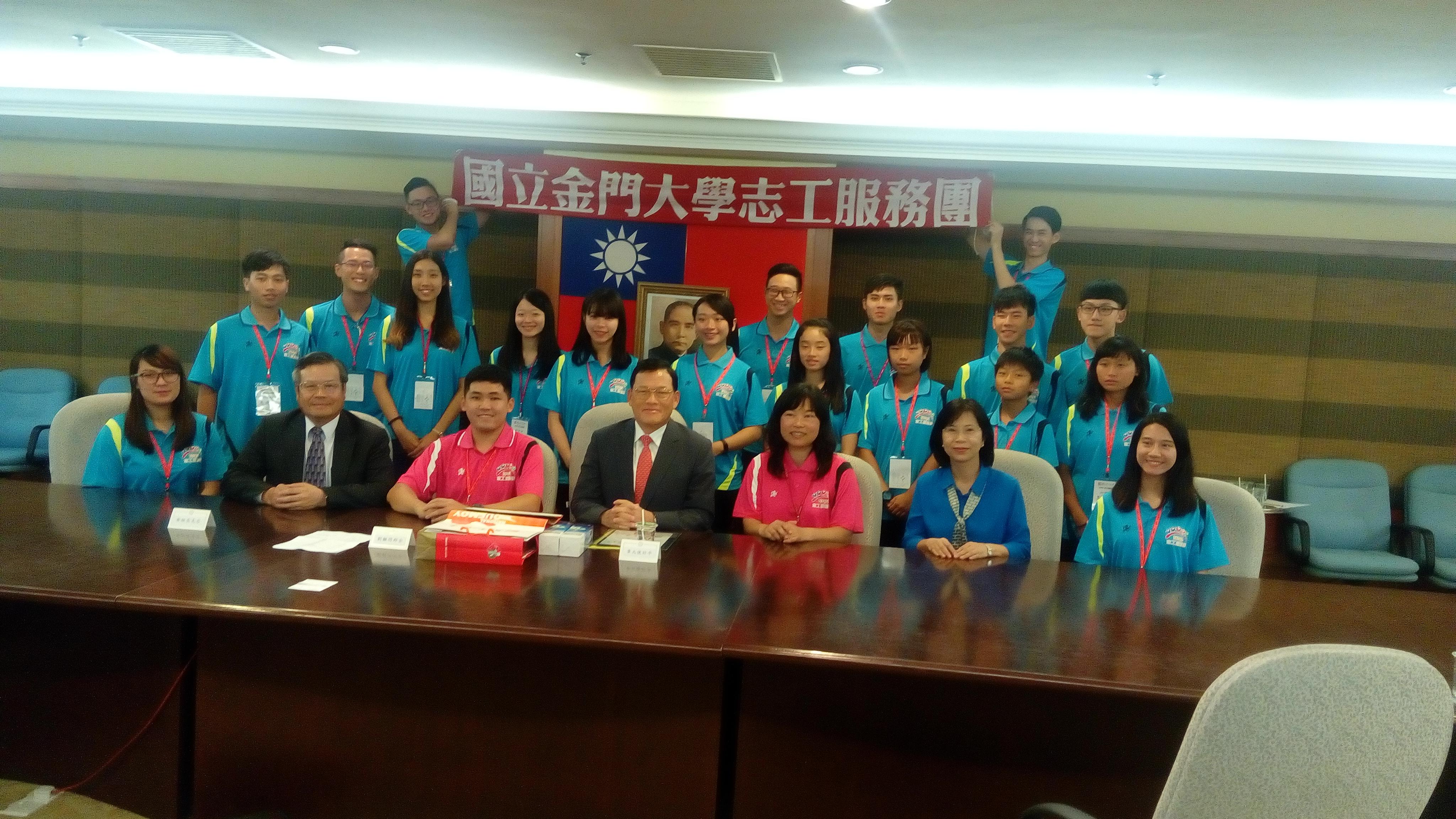 Representative Chang, James Chi-ping (front seat, right four) took photograph with National Quemoy University Volunteer Group 2017.