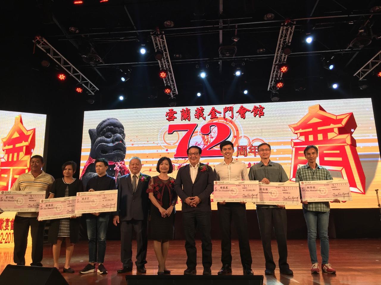 Representative Anne Hung (fifth from left)witnesses the scholarship award ceremony.
