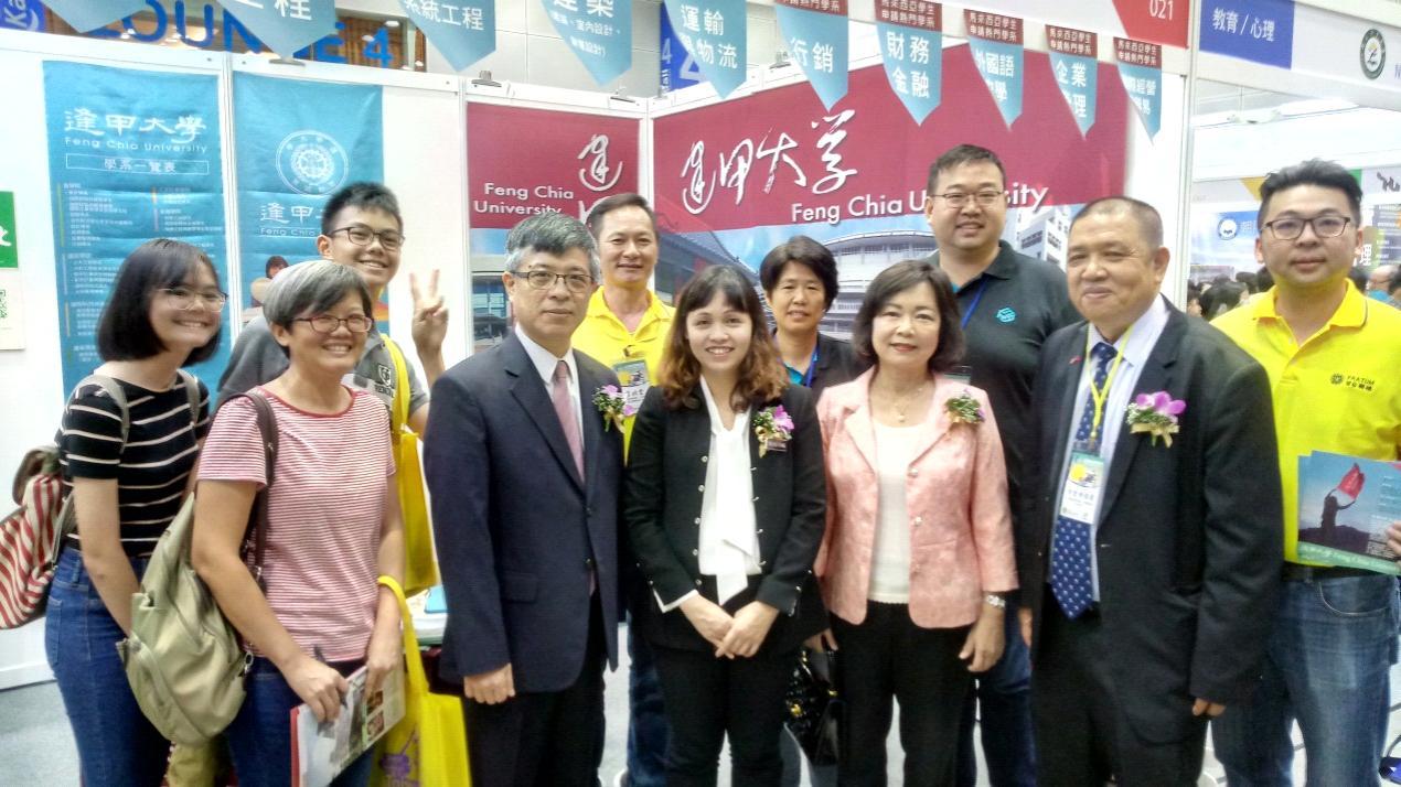 Representative Anne Hung greets the students and representatives of universities while visiting the booths on  the fair.
