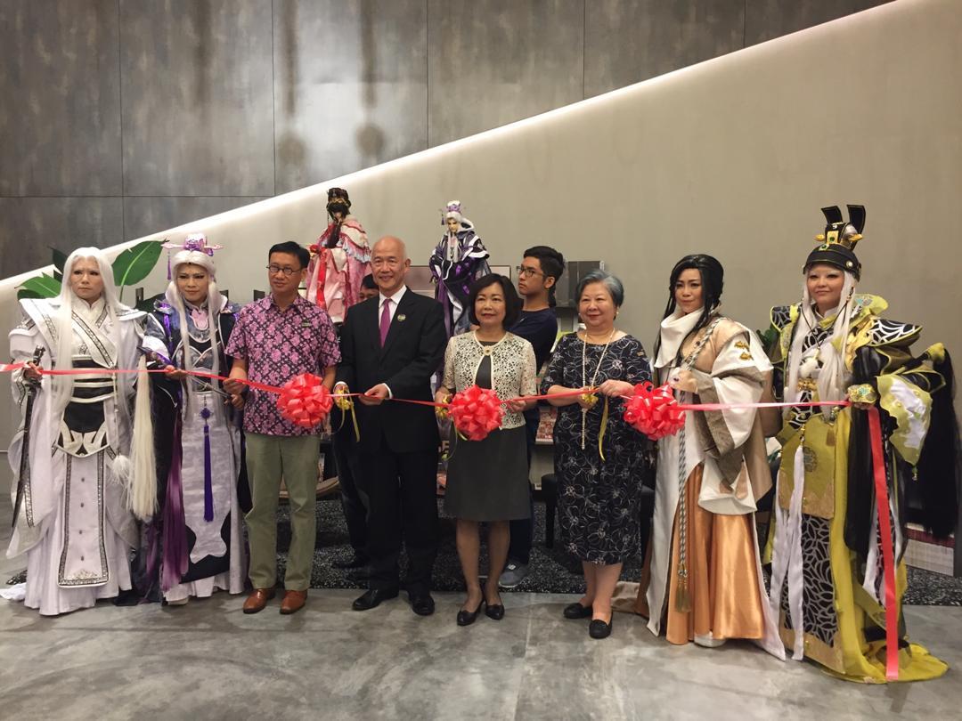 Representative Anne Hung and the cosplay artists take photos together.