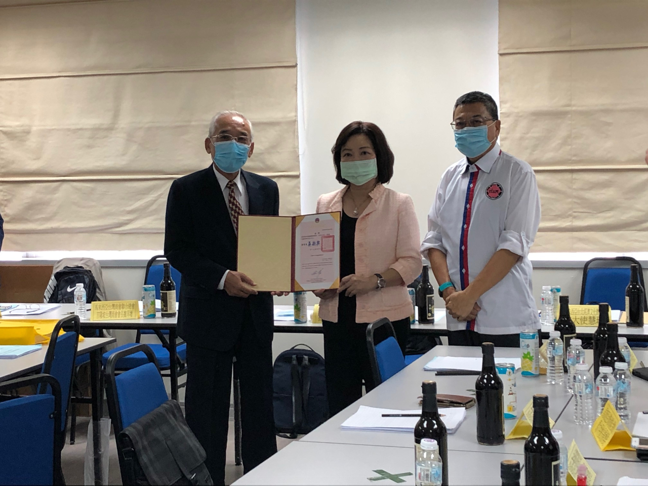 Representative Anne Hung (center) presents Mr. Shu Yao Tu with the letter of appointment as Senior Adviser of the Overseas Community Affairs Council, Republic of China (Taiwan).
