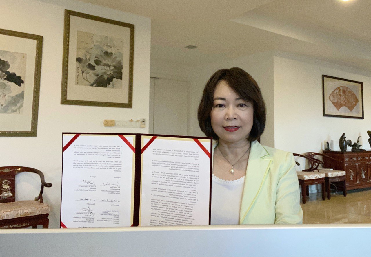 Representative Anne Hung attends MOU signing ceremony between TECO and UTAR
