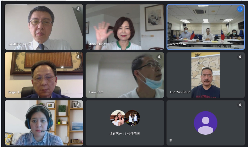 Representative Anne Hung (the top, middle) takes a group photo online with members of the national committee of Taipei Investors´ Association in Malaysia.
