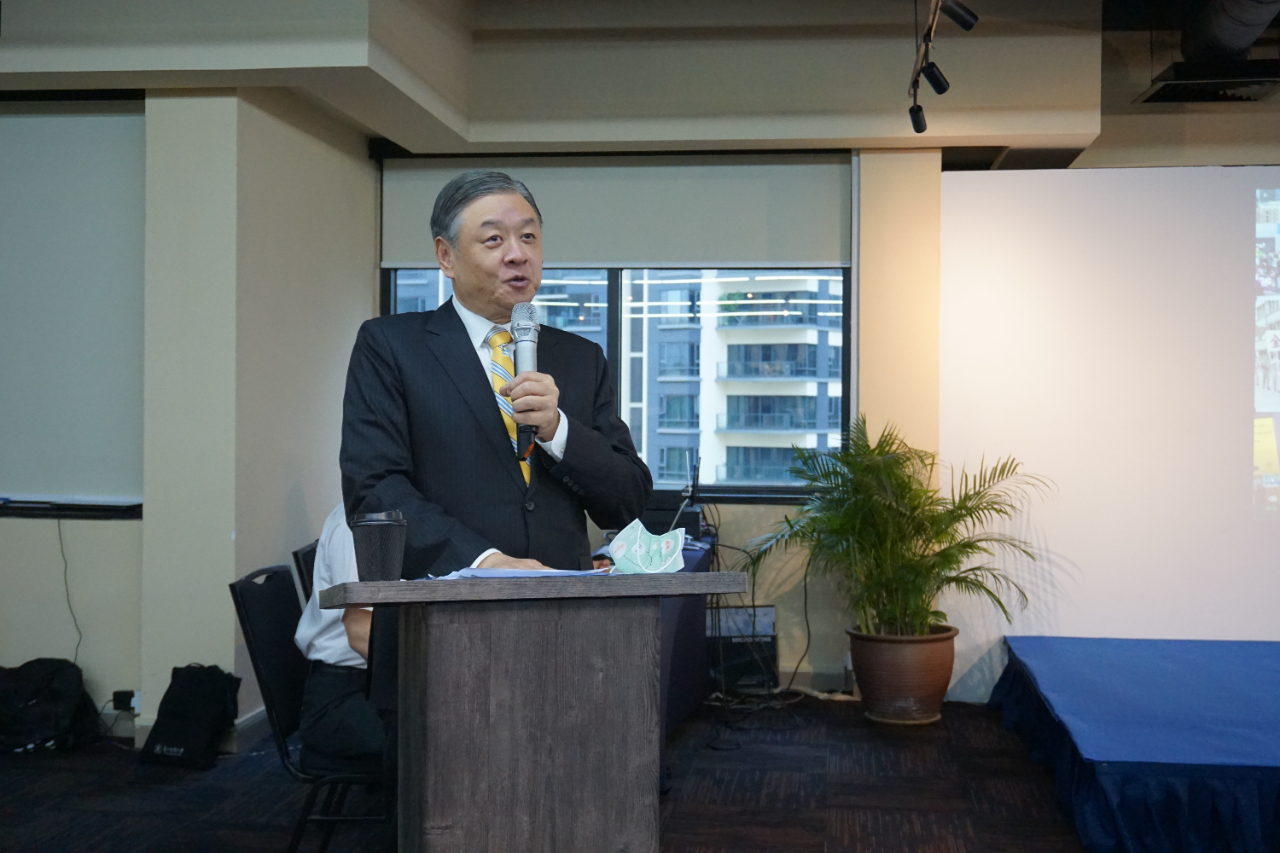 Vice Minister Roy Yuan-Rong Leu delivers a speech