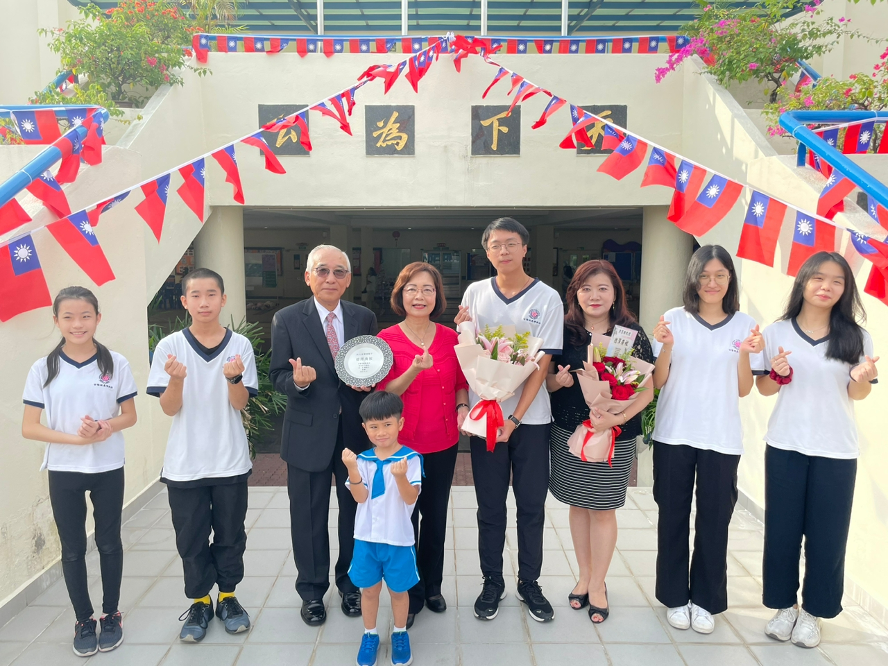 The Chairperson Mr. Tu Shu Yao presented an appreciation to Representative Anne Hung on behalf of the school.