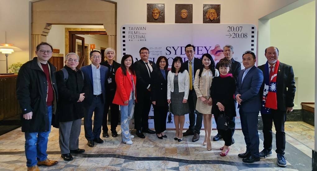 徐大使夫婦與大洋洲台灣商會聯合總會總會長劉妍宏、全球臺灣客家聯合總會總會長葉義深等商界人士合影