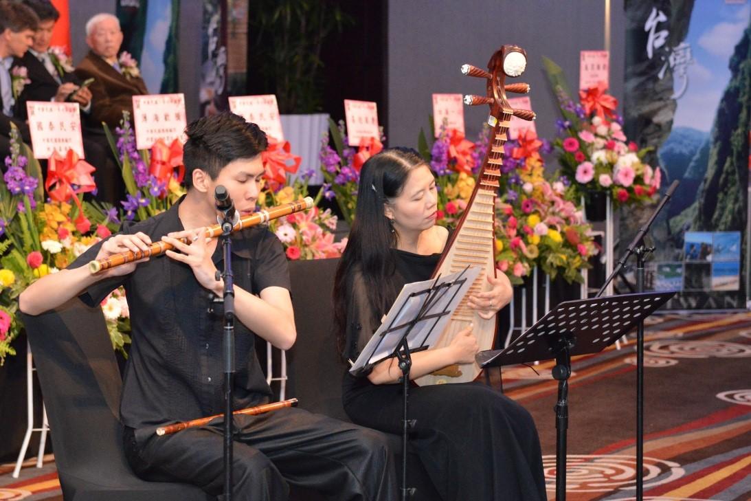 Dr.Mu-Tzu HSU and Mr.Jeff LIN played repertoire Spring Dawn at Yang-Ming Mountain and Moonlight over the Autumn Lake.