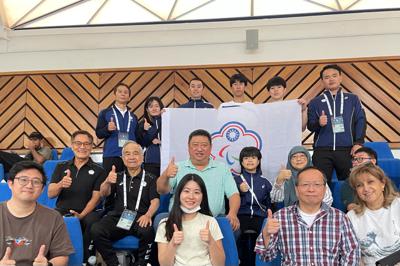 台灣國家代表隊選手參加「2023杜拜帕拉羽球公開賽」，駐杜拜台北商務辦事處同仁到場為選手加油