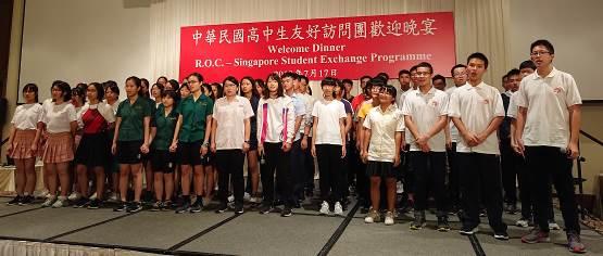「中華民國高中生友好訪問團」學生合唱感謝新加坡各界熱情接待。(107年7月17日)
