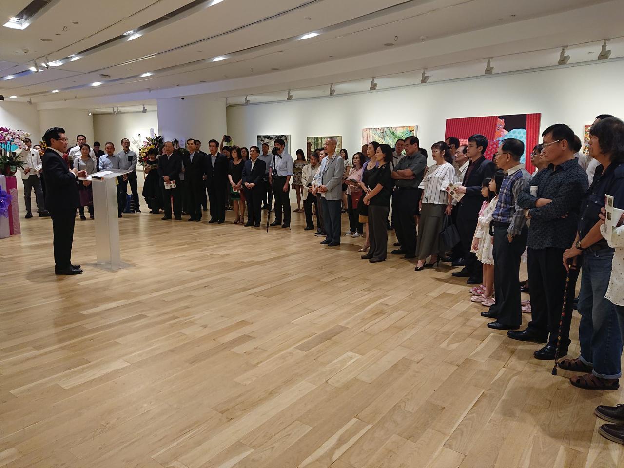 駐新加坡台北代表處於10月19日晚間在ION Art畫廊舉辦「盛放臺灣—臺灣當代藝術展」開幕典禮，由梁國新代表主持，新加坡藝文、學術及媒體等各界人士逾120人出席，高度肯定臺灣藝術家的創意及我國軟實力。