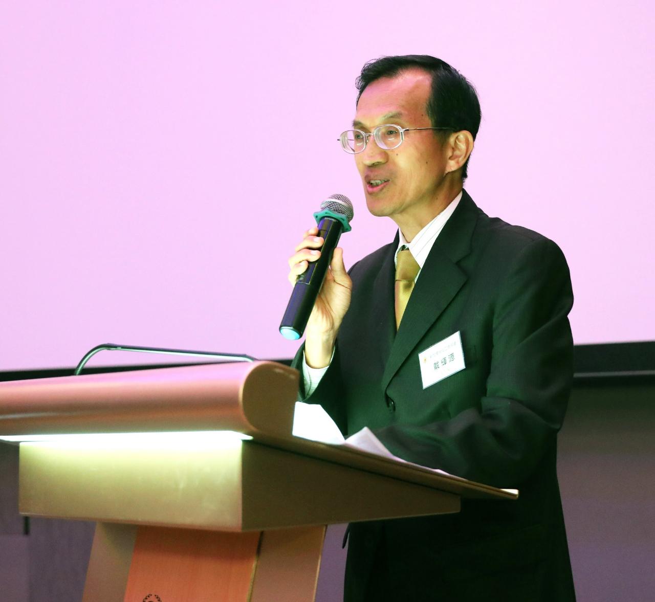 駐新加坡台北代表處副代表戴輝源應邀出席新加坡台北工商協會「2018年終晚會暨12月份工商聚餐」並代表梁國新代表致詞。(107/12/22)