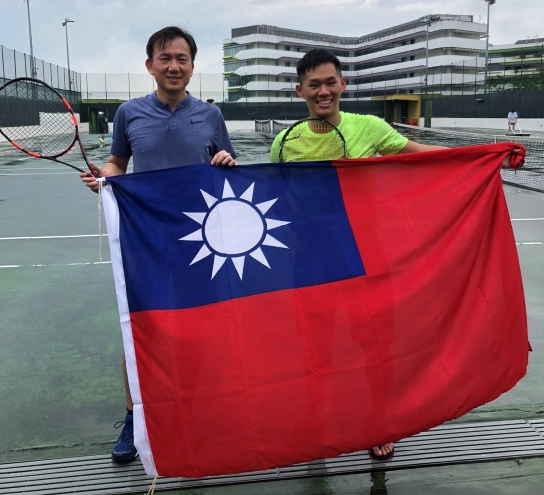 公開組冠軍顏宏宇(左)、苑主用(右)。(109/09/13)