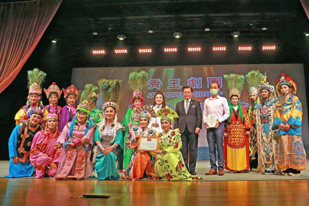 梁大使國新應邀出席秀玉歌仔戲線上大戲「薛丁山與樊梨花」錄影(110/11/16)