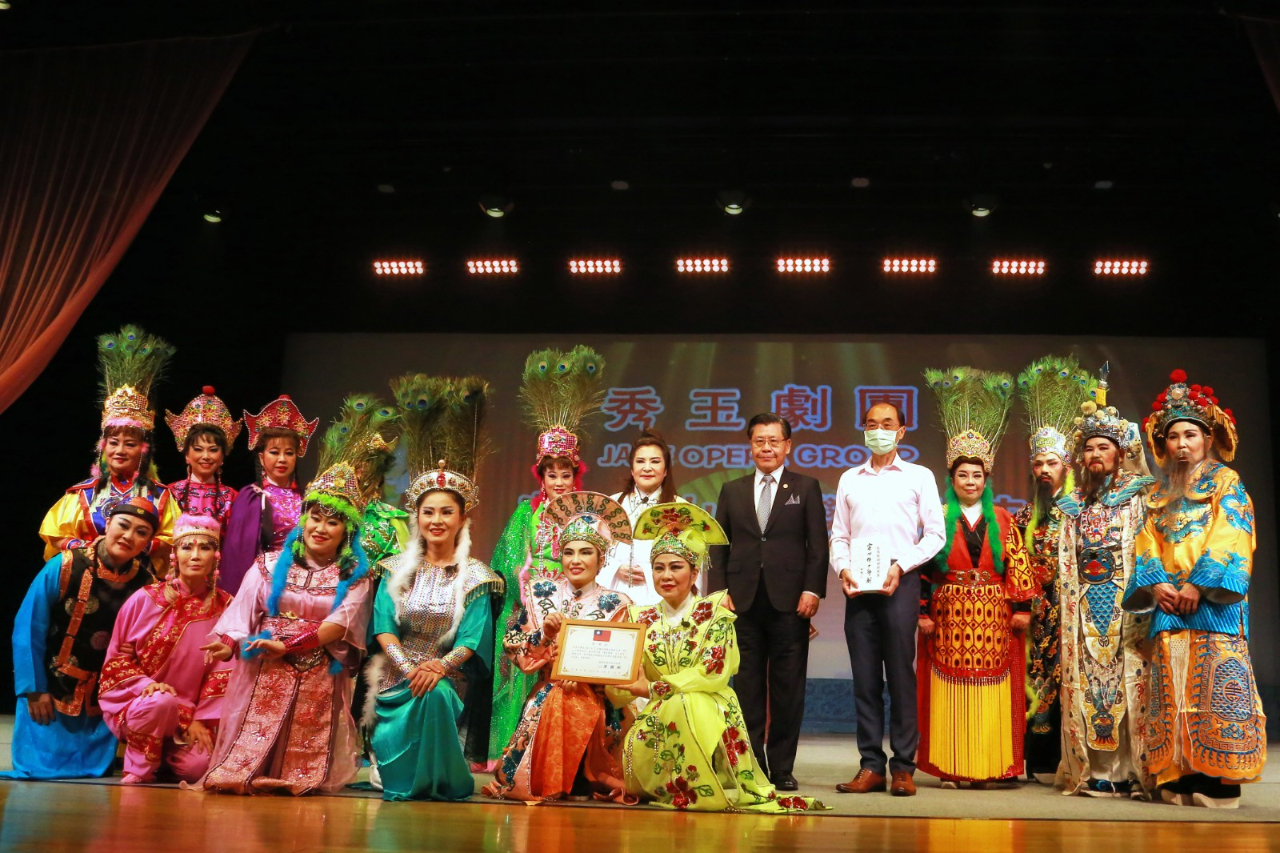 梁大使國新應邀出席秀玉歌仔戲線上大戲「薛丁山與樊梨花」錄影(110/11/16)