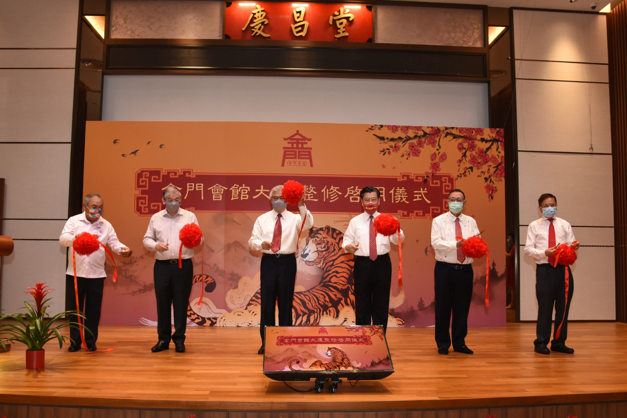 梁代表國新出席金門會館整修啟用儀式並受邀剪綵(右起陳佳模副主席、陳篤漢副主席、梁國新代表、蔡其生主席、張松聲副主席、李志遠總務)