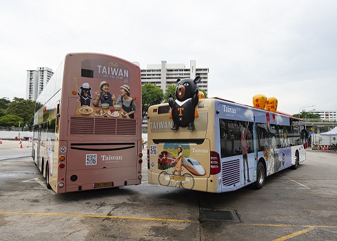 台灣觀光主題雙層巴士與單層3D造型巴士(111/07/20)