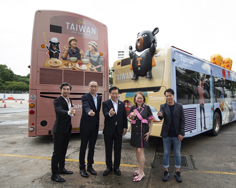 台灣觀光主題雙層巴士與單層3D造型巴士(111/07/20)


